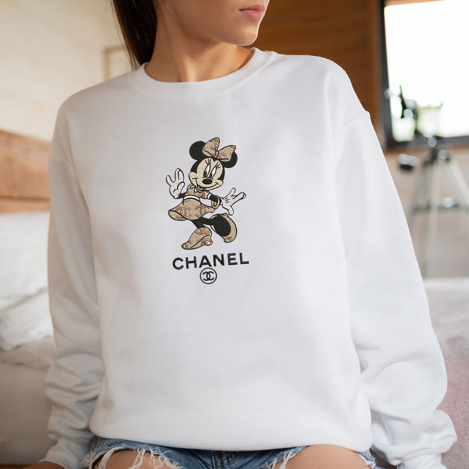 Minnie-Mouse-Chanel-Embroidered-Sweatshirt-EBS2006-4