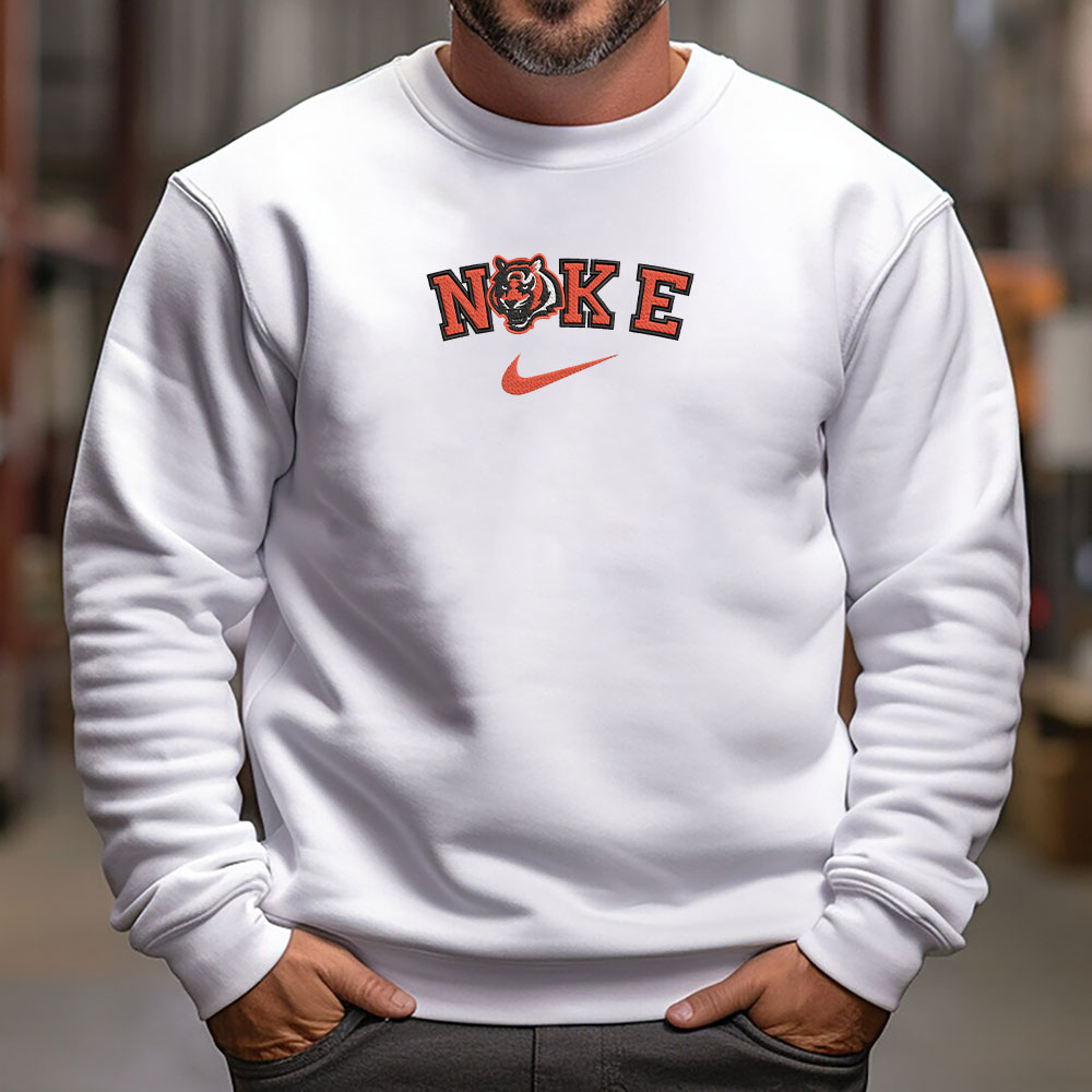 Nike-Cincinnati-Bengals-Logo-Embroidered-Sweatshirt-EBS2246-3